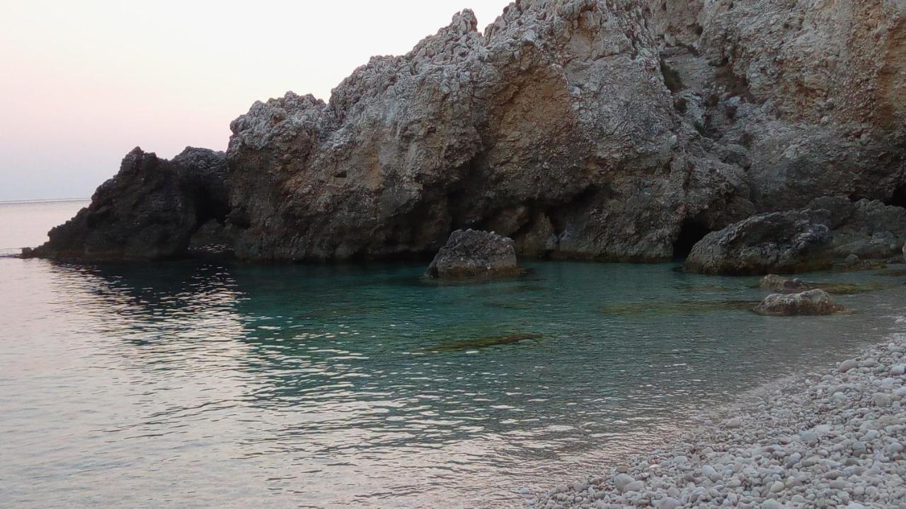 Villa Ponderosa Lixouri Esterno foto